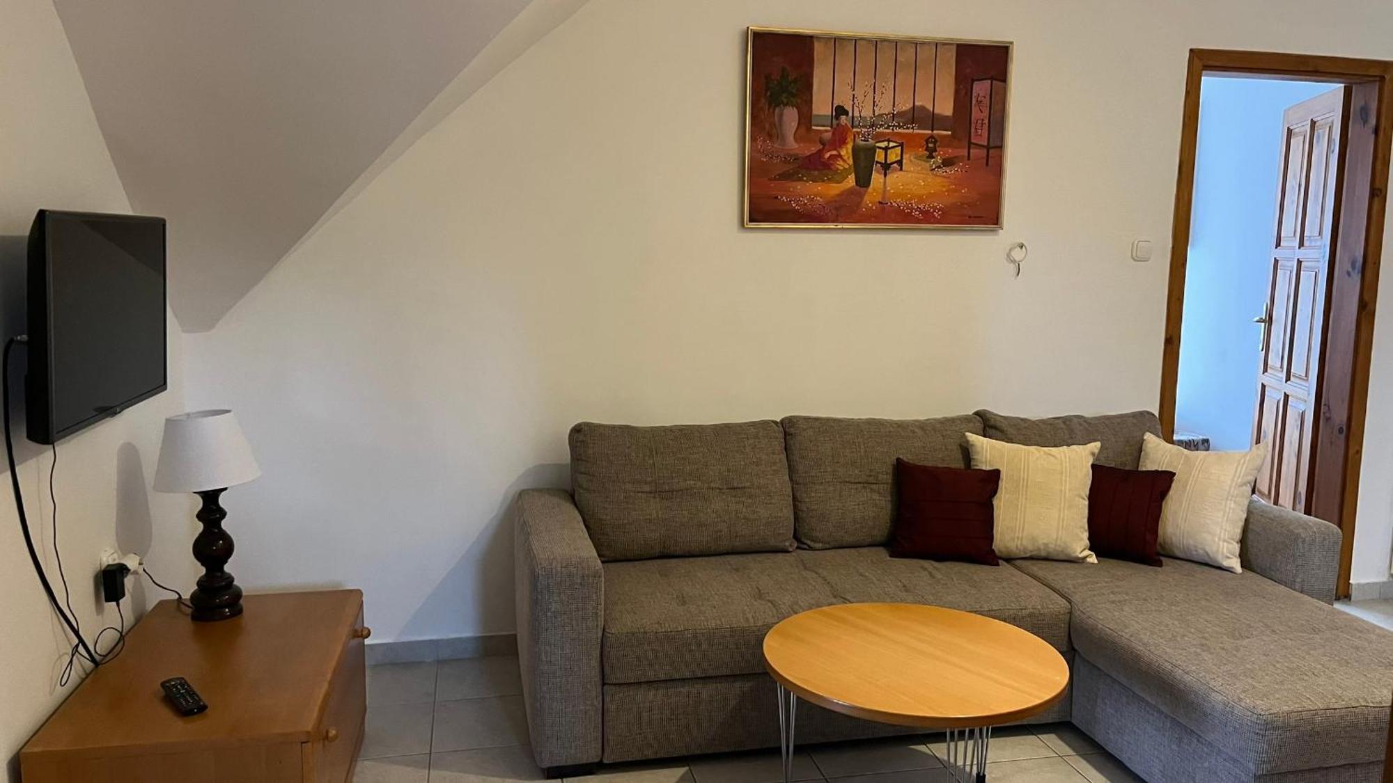Boezsi Apartman Sarvar Exterior foto