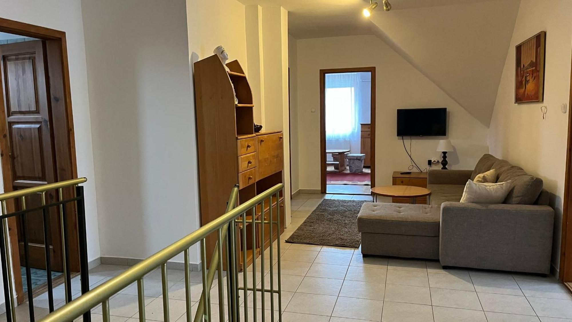 Boezsi Apartman Sarvar Exterior foto