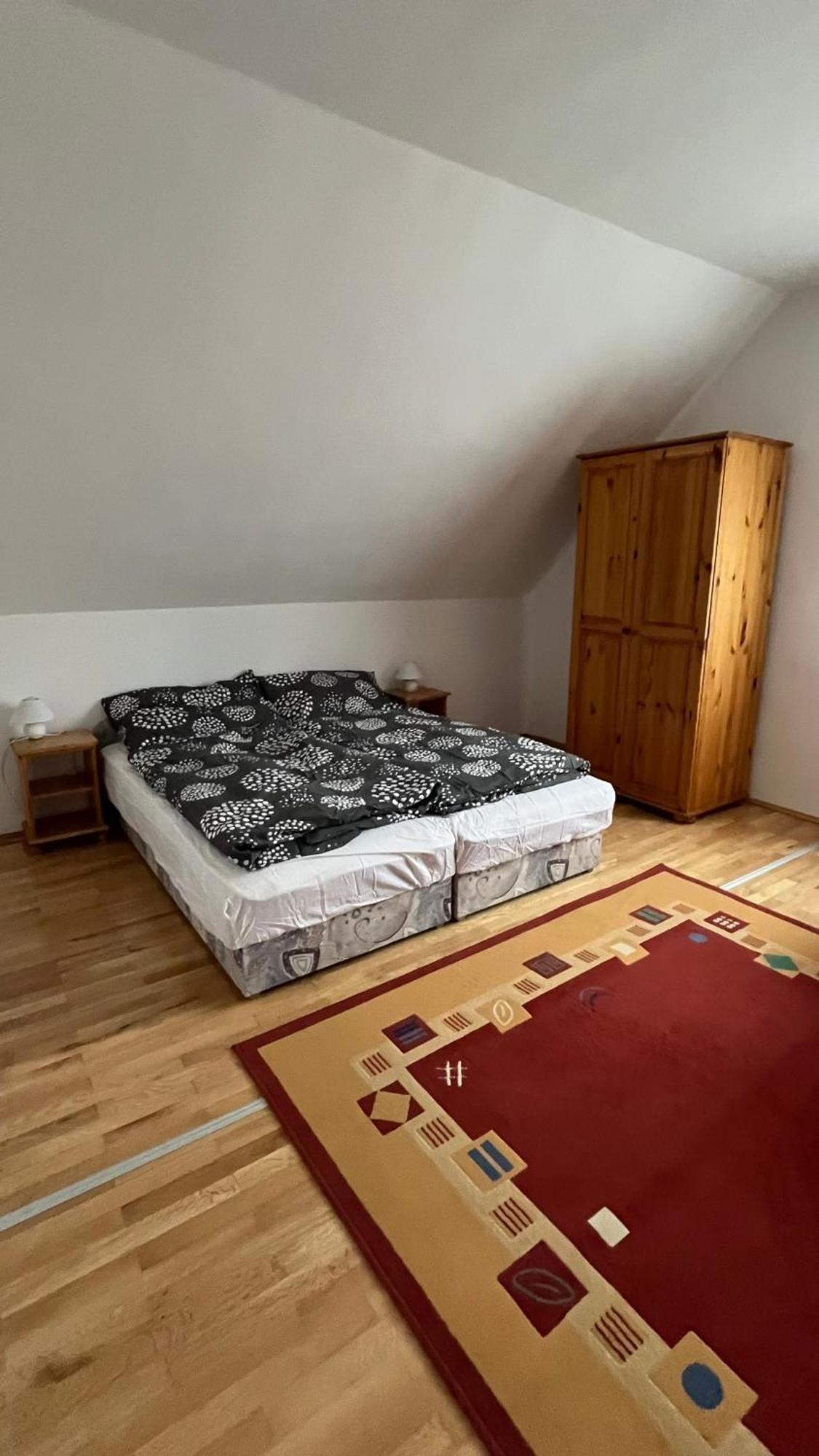 Boezsi Apartman Sarvar Exterior foto