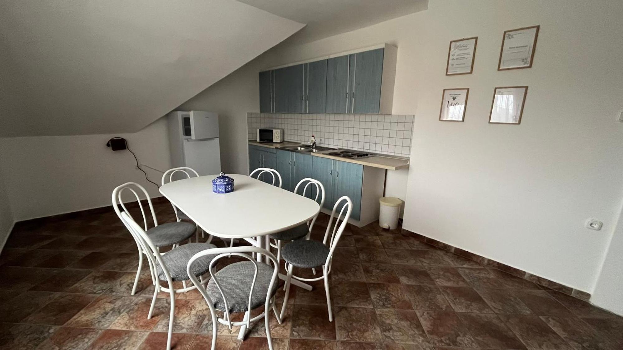 Boezsi Apartman Sarvar Exterior foto